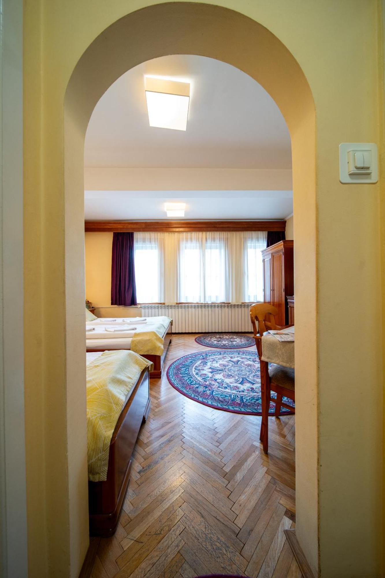 Hotel Lilla Panzio Odorheiu Secuiesc Zewnętrze zdjęcie